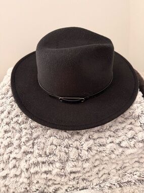 Nine West Black Wool Hat w/Slim Band